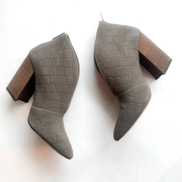 Vince Camuto taupe heeled bootie ❤️ - Picture 6 of 7